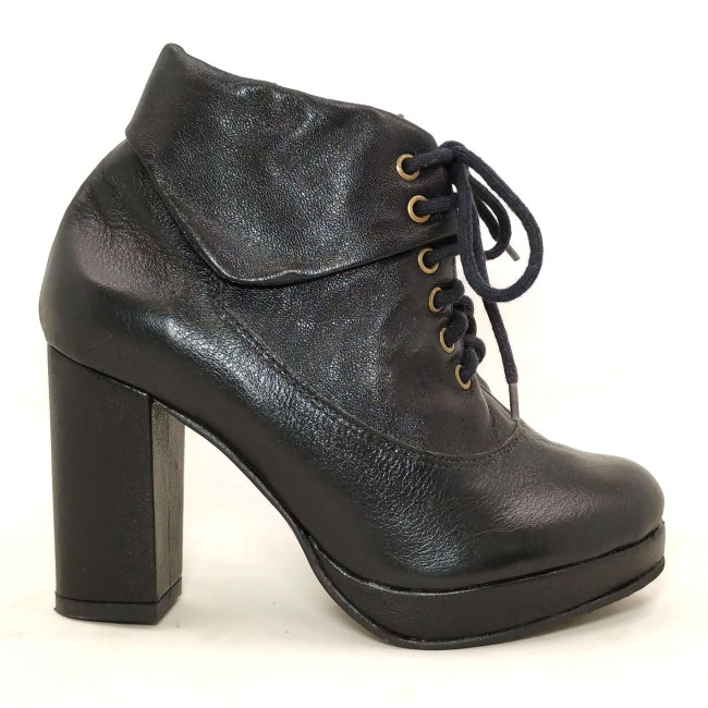 Outlet - Bota Meia Pata 23700 em Couro Preto